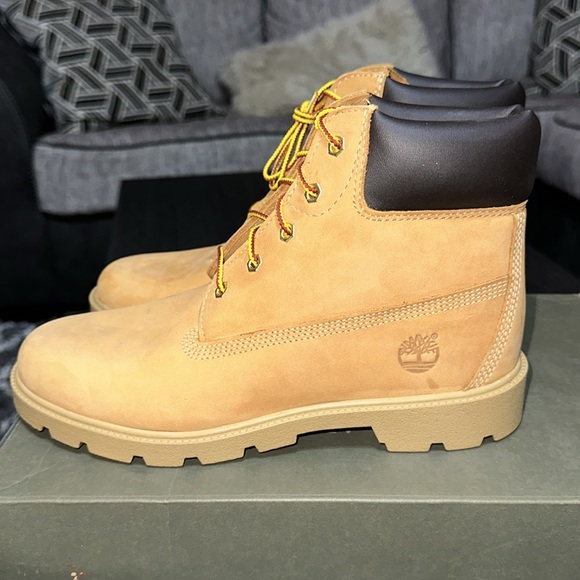 Timberland Youth Classic 6-Inch Waterproof Boots. - Picture 2 of 11